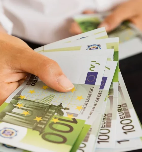 StepStone’un 2026 maaş raporu, Almanya’daki şehir ve sektörlere göre ücret farklarını ortaya koydu.