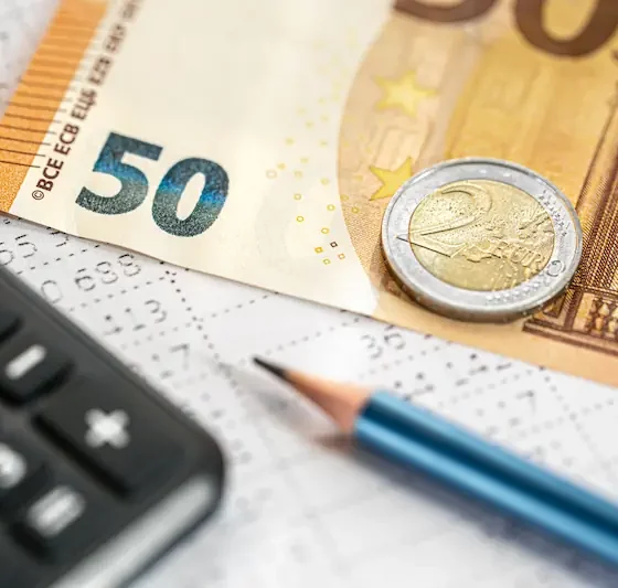 Almanya’da kredi puanı sistemi olarak kullanılan SCHUFA modeli 2026 yılında değişti. Yeni sistem kredi notunun daha şeffaf hesaplanmasını sağlayacak.