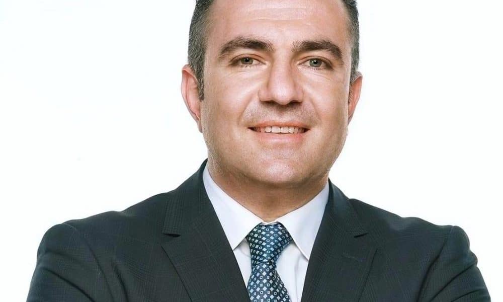 Franchise lokasyon analitiği ve veriyle büyüme stratejisi üzerine iş dünyası harita ve veri görselleştirme konsepti